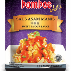 Packaged sweet and sour sauce with 'bamboe Asia' branding on a purple background