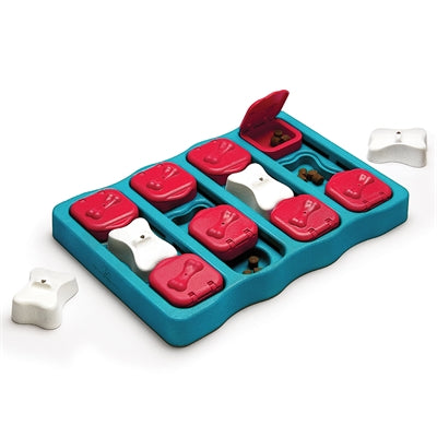 NINA OTTOSSON DOG BRICK TURQUOISE / ROOD 31.5X21X4 CM
